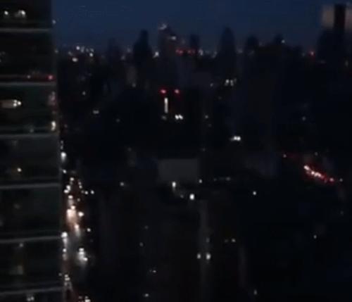 纽约突发大面积停电，时代广场一片黑暗……